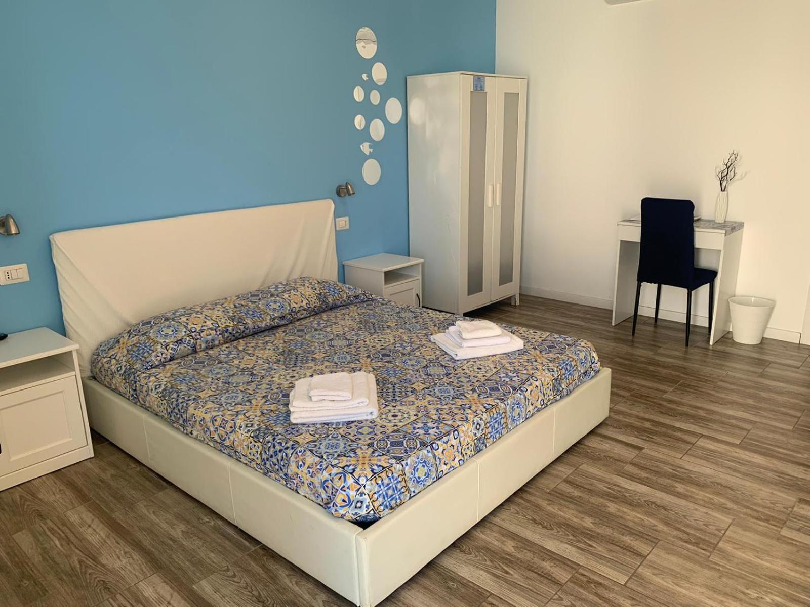 Borgomarino'S Room Cefalu Exterior photo